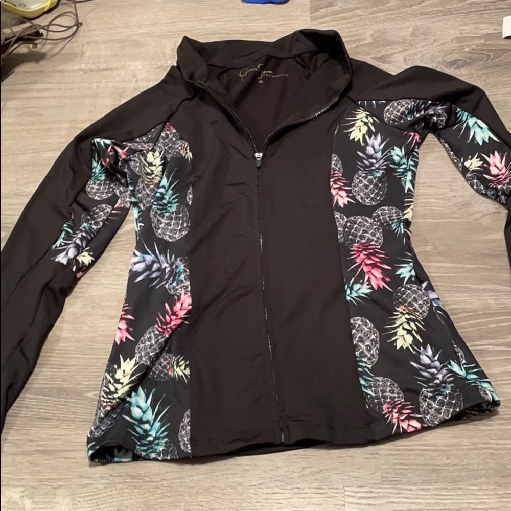 * Jessica Simpson - “The warm up” workout top